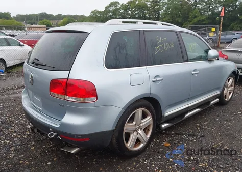 2004 Volkswagen Touareg V8 z USA, uszkodzony, nr VIN WVGEM77L04D054606